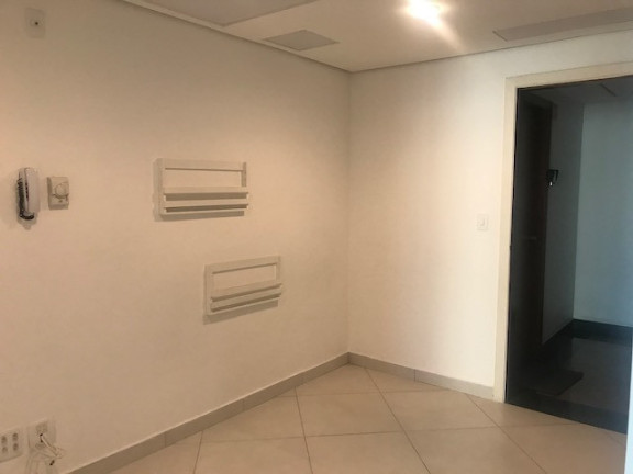Sala Comercial à Venda, 26 m² em Moema - São Paulo