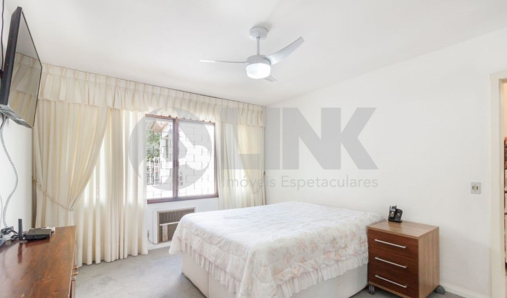 Imagem Casa com 3 Quartos à Venda, 327 m² em Chácara Das Pedras - Porto Alegre Imagem Casa com 3 Quartos à Venda, 327 m² em Chácara Das Pedras - Porto Alegre
