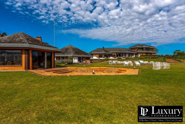 Imagem Casa com 8 Quartos à Venda, em Nova Capivari - Campos Do Jordão Imagem Casa com 8 Quartos à Venda, em Nova Capivari - Campos Do Jordão