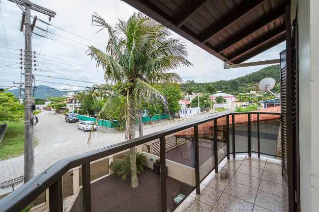 Imagem Casa com 3 Quartos à Venda, 160 m² em Morrinhos - Bombinhas