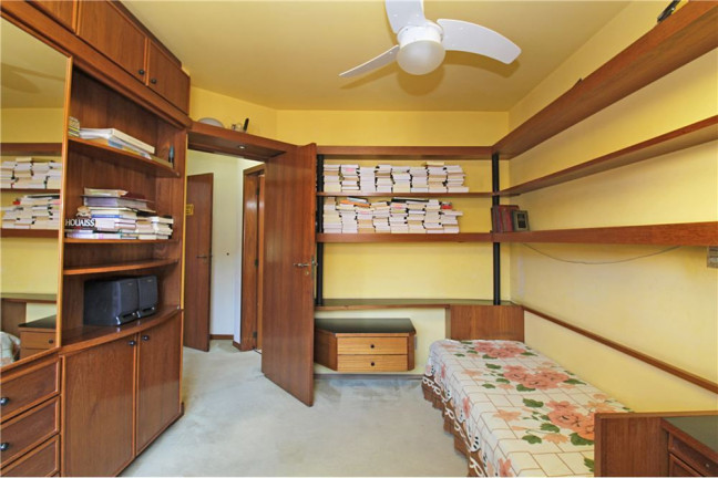 Imagem Casa com 5 Quartos à Venda, em Glória - Porto Alegre Imagem Casa com 5 Quartos à Venda, em Glória - Porto Alegre