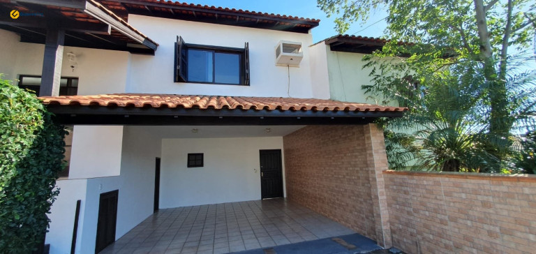 Imagem Casa com 3 Quartos à Venda, 304 m² em Trindade - Florianópolis Imagem Casa com 3 Quartos à Venda, 304 m² em Trindade - Florianópolis