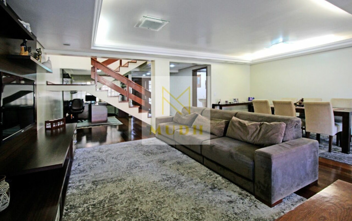 Imagem Casa com 4 Quartos à Venda, 300 m² em Ipanema - Porto Alegre Imagem Casa com 4 Quartos à Venda, 300 m² em Ipanema - Porto Alegre