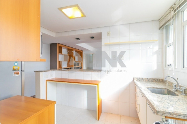 Imagem Apartamento com 2 Quartos à Venda, 88 m² em Moinhos De Vento - Porto Alegre Imagem Apartamento com 2 Quartos à Venda, 88 m² em Moinhos De Vento - Porto Alegre