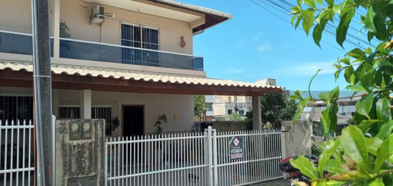 Casa com 3 Quartos à Venda, 8.000 m² em Córrego Grande - Florianópolis