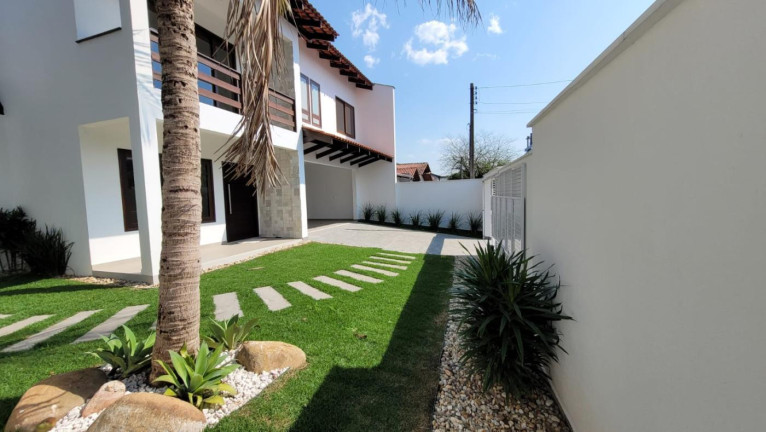 Imagem Casa com 3 Quartos à Venda, 305 m² em América - Joinville