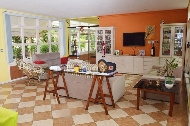 Imagem Casa com 9 Quartos à Venda, 720 m² em Jardim Samambaia - Ubatuba Imagem Casa com 9 Quartos à Venda, 720 m² em Jardim Samambaia - Ubatuba