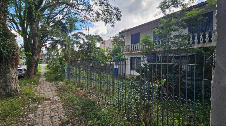 Imagem Casa com 3 Quartos à Venda, 131 m² em Mercês - Curitiba