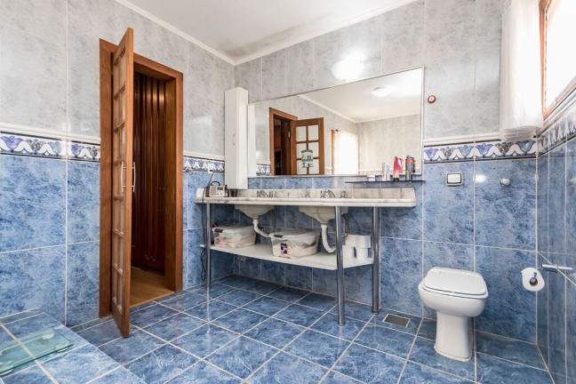 Imagem Casa com 5 Quartos à Venda, 381 m² em Jardim Lindóia - Porto Alegre Imagem Casa com 5 Quartos à Venda, 381 m² em Jardim Lindóia - Porto Alegre