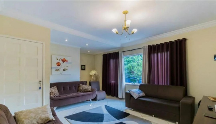 Imagem Sobrado com 4 Quartos à Venda, 265 m²
