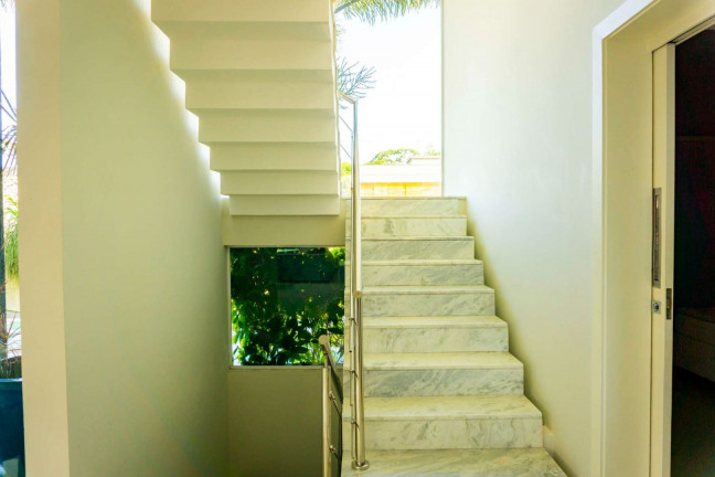 Imagem Casa com 6 Quartos à Venda, em Riviera - Bertioga Imagem Casa com 6 Quartos à Venda, em Riviera - Bertioga