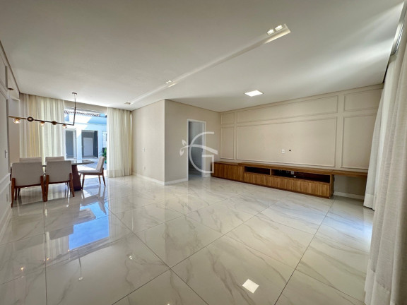 Imagem Casa com 3 Quartos à Venda, 250 m² em Glória - Joinville Imagem Casa com 3 Quartos à Venda, 250 m² em Glória - Joinville