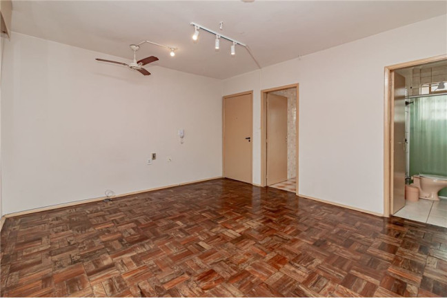 Imagem Imóvel com 1 Quarto à Venda,  em Passo Da Areia - Porto Alegre