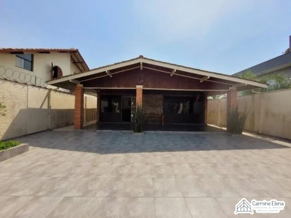 Casa com 5 Quartos para Alugar, 400 m² em Centro - Ubatuba