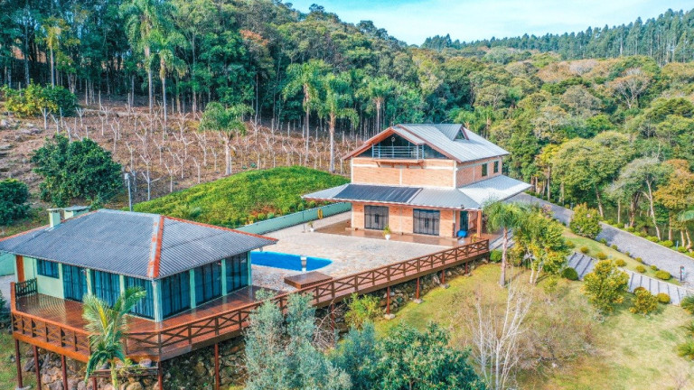 Imagem Chácara com 8 Quartos à Venda, 34.000 m² em Bateias - Campo Largo Imagem Chácara com 8 Quartos à Venda, 34.000 m² em Bateias - Campo Largo