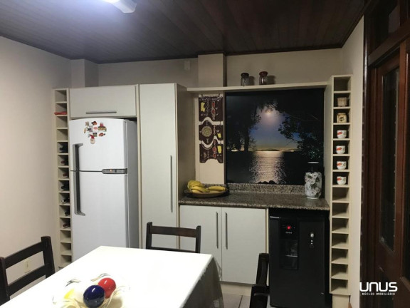Imagem Casa com 4 Quartos à Venda, em Centro - Florianópolis Imagem Casa com 4 Quartos à Venda, em Centro - Florianópolis