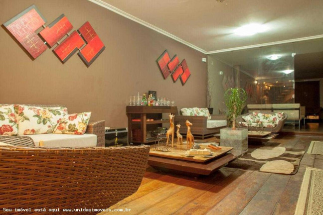 Casa com 4 Quartos à Venda, 1.050 m² em Jardim Santa Helena - São Paulo