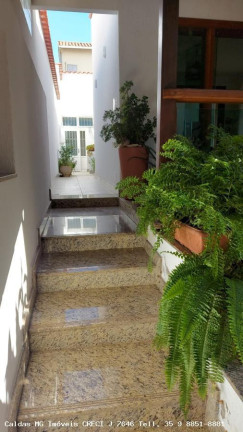 Imagem Casa com 7 Quartos à Venda, 420 m² em Floresta - Belo Horizonte Imagem Casa com 7 Quartos à Venda, 420 m² em Floresta - Belo Horizonte