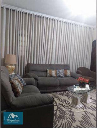 Casa com 3 Quartos à Venda, 210 m² em Jardim Hebrom - São Paulo