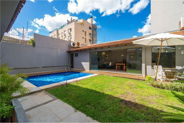 Imagem Casa com 4 Quartos à Venda, 300 m² em Jardim Lindóia - Porto Alegre Imagem Casa com 4 Quartos à Venda, 300 m² em Jardim Lindóia - Porto Alegre