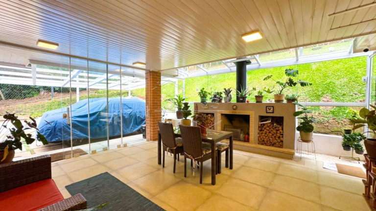 Imagem Casa com 4 Quartos à Venda, 243 m² em Alto Boa Vista - Campos Do Jordão Imagem Casa com 4 Quartos à Venda, 243 m² em Alto Boa Vista - Campos Do Jordão