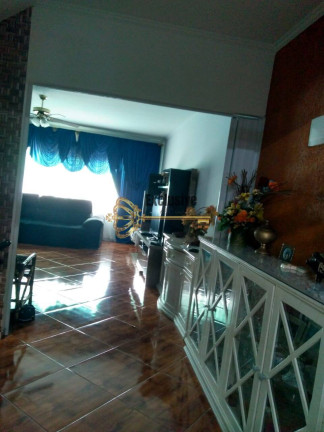 Imagem Casa com 3 Quartos à Venda, 204 m² em Vila Pires - Santo André