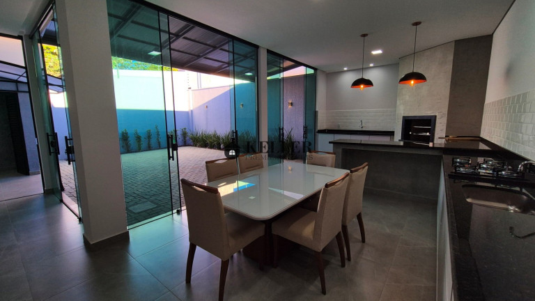 Imagem Casa com 3 Quartos à Venda, 300 m² em Jardim Tarobá - Foz Do Iguaçu
