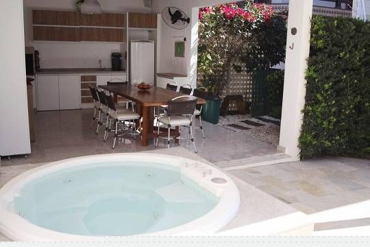 Imagem Casa com 5 Quartos para Alugar, 323 m² em Jurerê Internacional - Florianópolis Imagem Casa com 5 Quartos para Alugar, 323 m² em Jurerê Internacional - Florianópolis