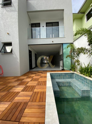 Imagem Casa com 3 Quartos à Venda, 198 m² em Santo Antônio - Joinville