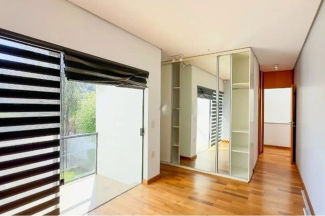 Imagem Casa com 2 Quartos à Venda, 318 m² em Medianeira - Porto Alegre Imagem Casa com 2 Quartos à Venda, 318 m² em Medianeira - Porto Alegre