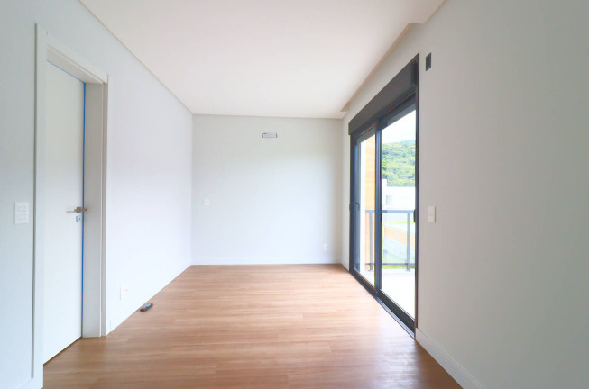 Imagem Casa com 3 Quartos à Venda, em Rio Tavares - Florianópolis Imagem Casa com 3 Quartos à Venda, em Rio Tavares - Florianópolis