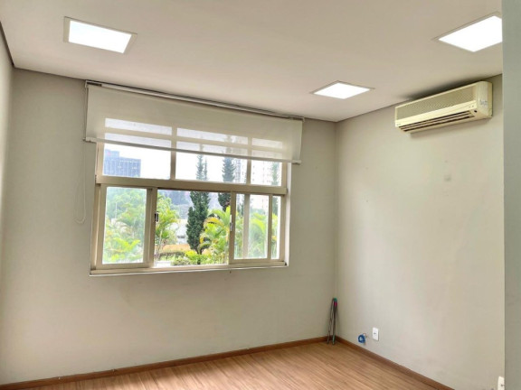 Sala Comercial à Venda, 25 m² em Pinheiros - São Paulo