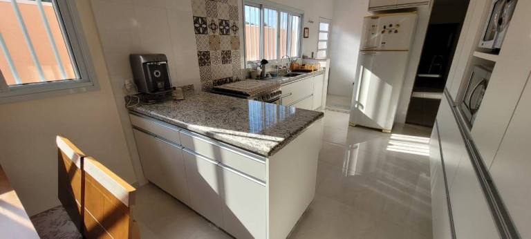 Imagem Casa com 3 Quartos à Venda, 225 m² em Jardim Do Lago - Atibaia Imagem Casa com 3 Quartos à Venda, 225 m² em Jardim Do Lago - Atibaia