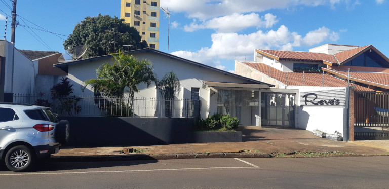 Sala Comercial à Venda, 675 m² em Centro - Arapongas
