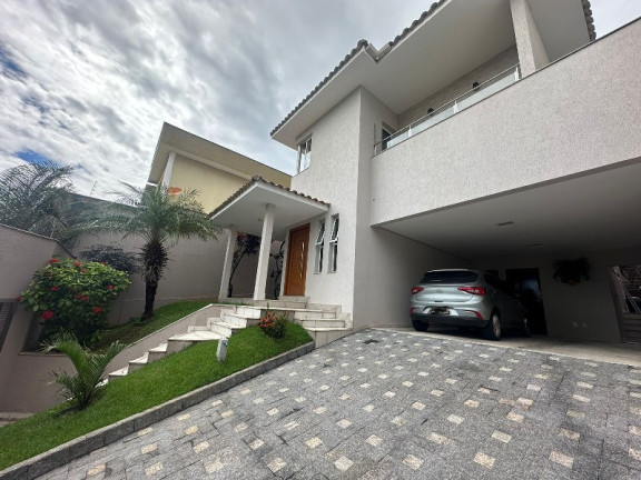 Casa com 3 Quartos à Venda, 360 m² em Cabral - Contagem