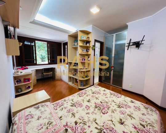 Imagem Casa com 5 Quartos à Venda, 406 m² em América - Joinville Imagem Casa com 5 Quartos à Venda, 406 m² em América - Joinville