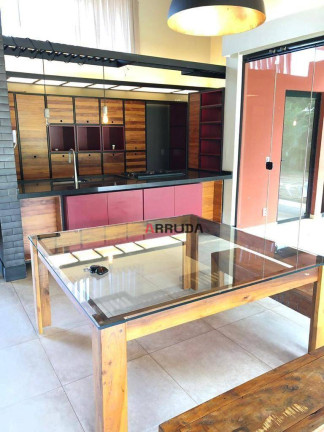 Imagem Casa com 4 Quartos à Venda, 304 m² em Centro - Cascavel Imagem Casa com 4 Quartos à Venda, 304 m² em Centro - Cascavel