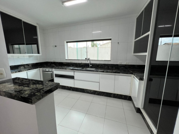 Imagem Sobrado com 5 Quartos à Venda, 200 m² em Centro - Peruíbe Imagem Sobrado com 5 Quartos à Venda, 200 m² em Centro - Peruíbe