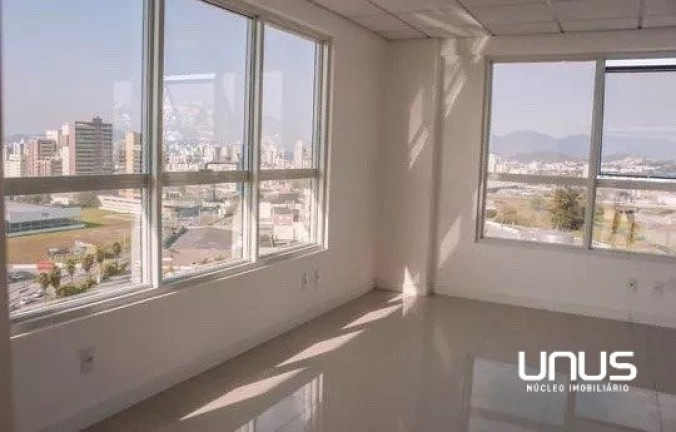Sala Comercial à Venda, 585 m² em Barreiros - São José