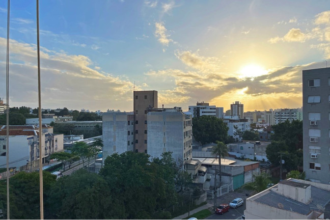 Imagem Apartamento com 3 Quartos à Venda, 82 m² em Santana - Porto Alegre Imagem Apartamento com 3 Quartos à Venda, 82 m² em Santana - Porto Alegre