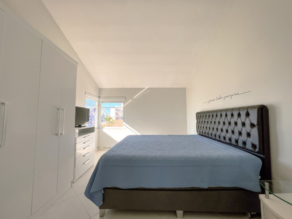 Imagem Casa com 3 Quartos à Venda, 295 m² em Coqueiros - Florianópolis