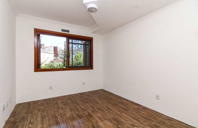 Imagem Casa com 3 Quartos à Venda, 232 m² em Jardim Isabel - Porto Alegre Imagem Casa com 3 Quartos à Venda, 232 m² em Jardim Isabel - Porto Alegre