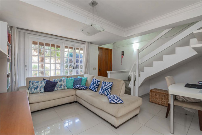 Imagem Casa com 2 Quartos à Venda, em Ipanema - Porto Alegre Imagem Casa com 2 Quartos à Venda, em Ipanema - Porto Alegre