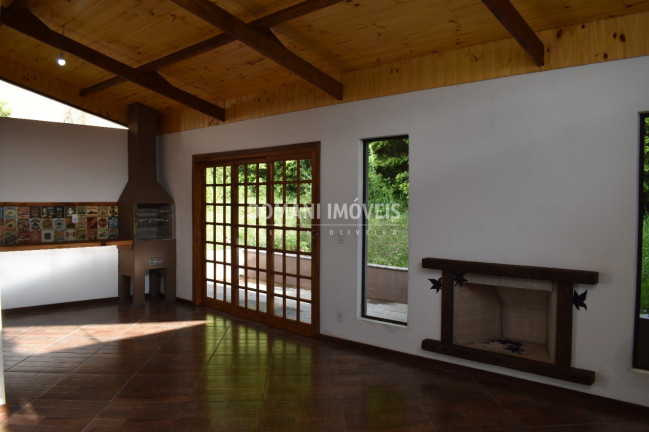 Imagem Casa com 4 Quartos à Venda, 190 m² em Região Do Alto Do Capivari - Campos Do Jordão Imagem Casa com 4 Quartos à Venda, 190 m² em Região Do Alto Do Capivari - Campos Do Jordão