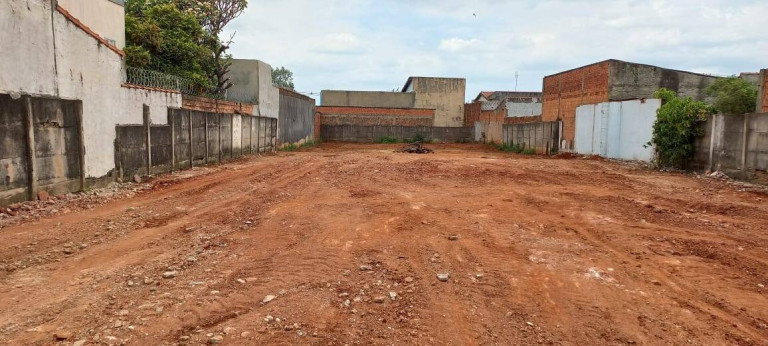 Imagem Terreno à Venda, 910 m² em Lopes De Oliveira - Sorocaba Imagem Terreno à Venda, 910 m² em Lopes De Oliveira - Sorocaba