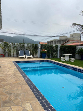 Imagem Casa com 4 Quartos para Temporada, em Zimbros - Bombinhas Imagem Casa com 4 Quartos para Temporada, em Zimbros - Bombinhas