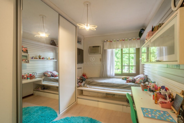 Imagem Casa com 4 Quartos à Venda, 205 m² em Ipanema - Porto Alegre Imagem Casa com 4 Quartos à Venda, 205 m² em Ipanema - Porto Alegre