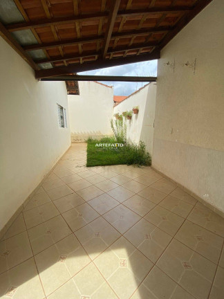Imagem Casa com 3 Quartos à Venda, 130 m² Imagem Casa com 3 Quartos à Venda, 130 m²