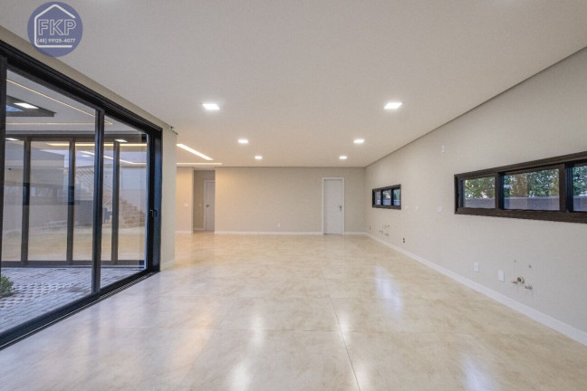 Imagem Casa com 4 Quartos à Venda, 375 m² em Ingleses Norte - Florianópolis Imagem Casa com 4 Quartos à Venda, 375 m² em Ingleses Norte - Florianópolis