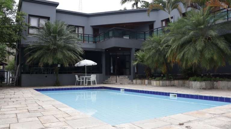 Casa com 4 Quartos à Venda, 700 m² em Marapé - Santos